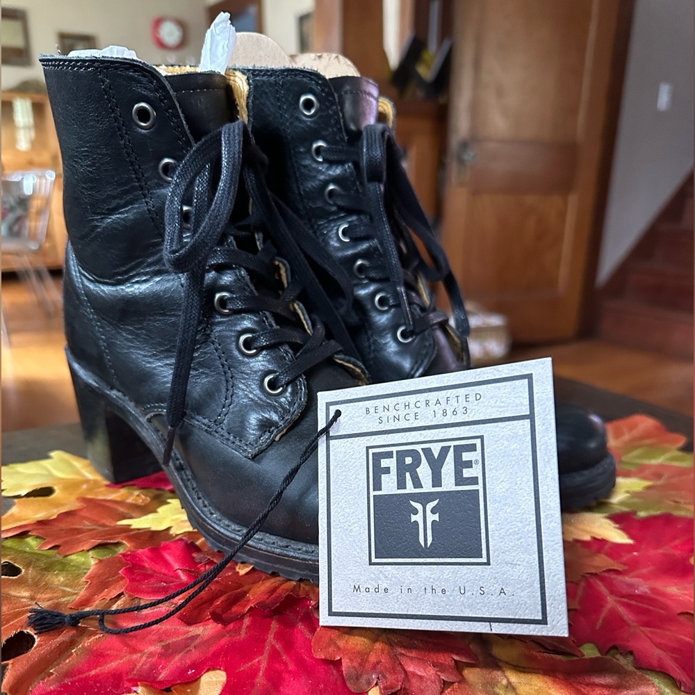 Sabrina FRYE lave up black leather ankle boots size 6.5